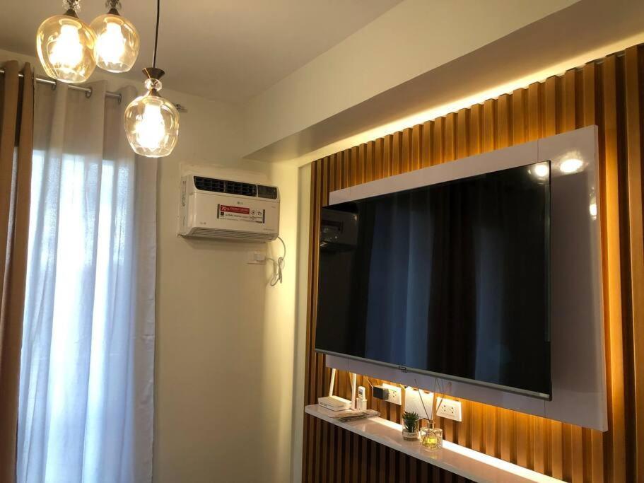 Stayplus Tagaytay Lux Modern Rustic Suite +Parking タガイタイ エクステリア 写真